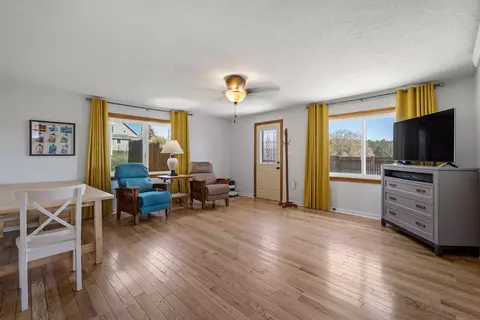 Living - 21 Rosse Dr, Custer, SD 57730 photo 2 of 3