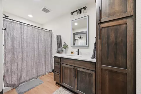 Bath - 21385 Trailside Rd, Lead, SD 57754 photo 3 of 7