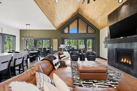 Living - 21385 Trailside Rd, Lead, SD 57754 photo 4 of 6