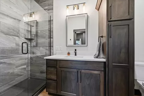 Bath - 21385 Trailside Rd, Lead, SD 57754 photo 6 of 7