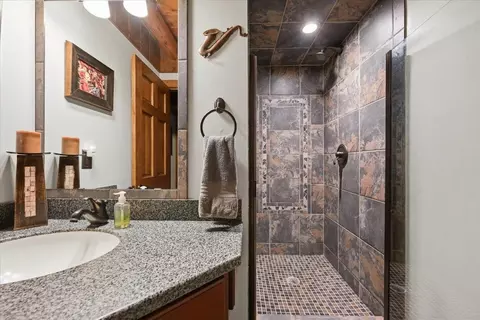 Bath - 20785 Carbonate Ln, Lead, SD 57754 photo 3 of 3