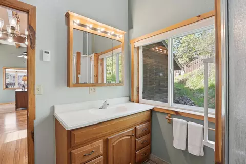 Bath - 10 Centennial Ave, Deadwood, SD 57732 photo 2 of 5