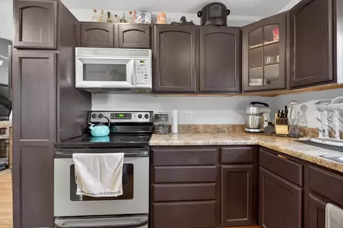 Kitchen - 215 7th Ave, Belle Fourche, SD 57717 photo 3 of 4