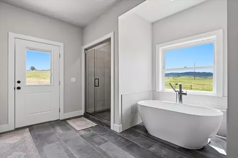 Bath - 2301 Bridgestone Cir, Spearfish, SD 57783 photo 3 of 4