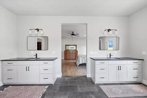 Bath - 2301 Bridgestone Cir, Spearfish, SD 57783 photo 2 of 4