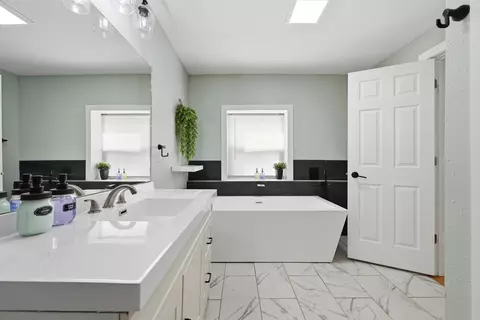 Bath - 300 8th Ave, Belle Fourche, SD 57717 photo 1 of 5