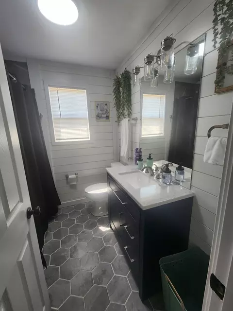 Bath - 300 8th Ave, Belle Fourche, SD 57717 photo 4 of 5