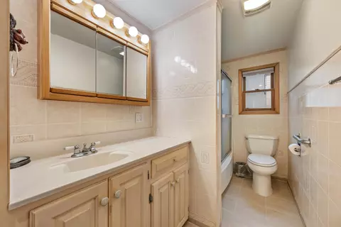 Bath - 507 Gold St, Lead, SD 57754 photo 1 of 5