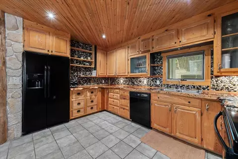 Kitchen - 507 Gold St, Lead, SD 57754 photo 2 of 4
