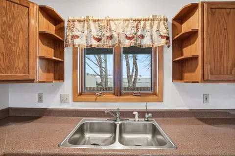 Kitchen - 407 Summit St, Belle Fourche, SD 57717 photo 5 of 6