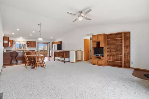 Living - 407 Summit St, Belle Fourche, SD 57717 photo 2 of 4
