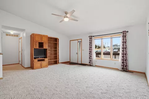Living - 407 Summit St, Belle Fourche, SD 57717 photo 1 of 4