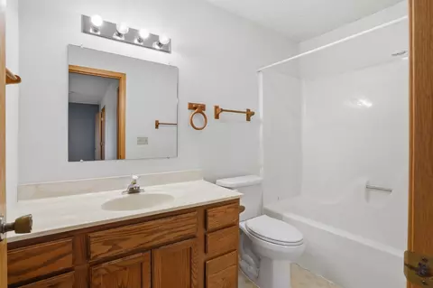 Bath - 407 Summit St, Belle Fourche, SD 57717 photo 2 of 3