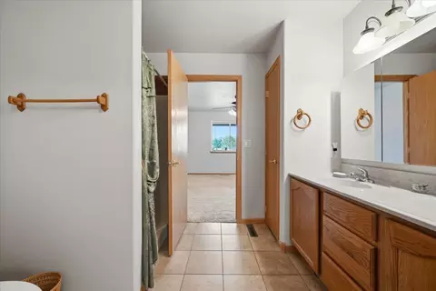 Bath - 221 Thunderbolt Ct, Spearfish, SD 57783 photo 2 of 2