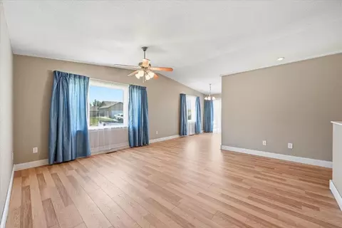 Living - 821 Ridgeview, Belle Fourche, SD 57717 photo 3 of 3