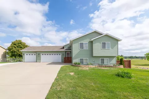 328 Ruhe Ln, Box Elder, SD 57719