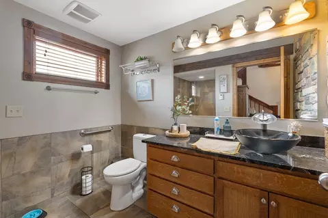 Bath - 11892 Katherine Ct, Custer, SD 57730 photo 2 of 4