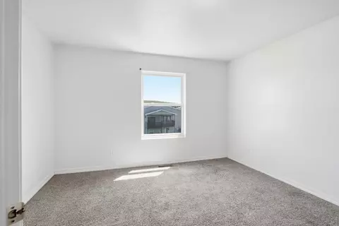 Bedroom - 910 Heritage Dr, Spearfish, SD 57783 photo 4 of 5