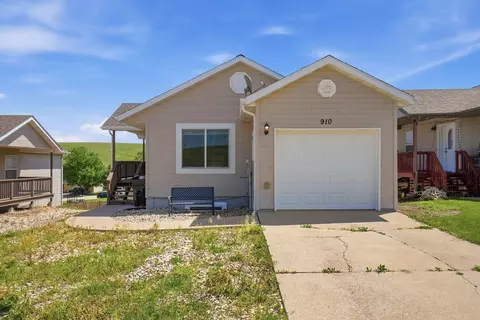 Exterior - 910 Heritage Dr, Spearfish, SD 57783 photo 2 of 9