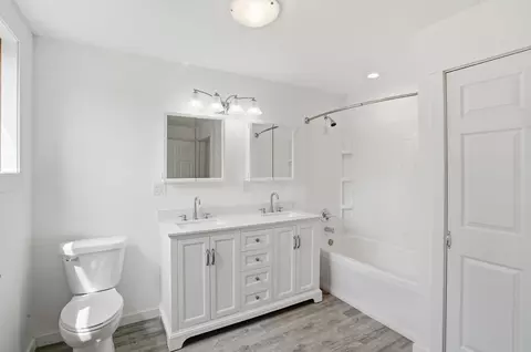 Bath - 611 Railroad Ave, Lead, SD 57754 photo 4 of 6