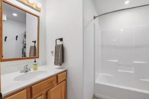 Bath - 21158 Last Chance Trl, Lead, SD 57754 photo 4 of 4