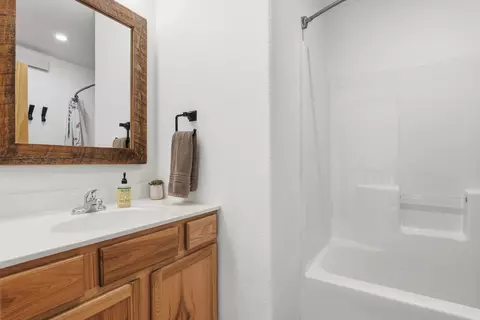 Bath - 21158 Last Chance Trl, Lead, SD 57754 photo 3 of 4