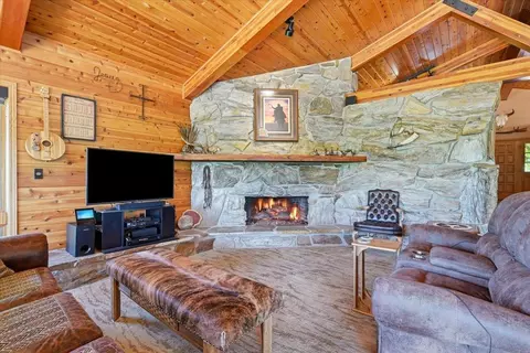 Living - 616 Rio Dr, Spearfish, SD 57783 photo 2 of 3