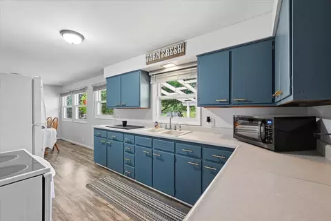 Kitchen - 1817 7th Ave, Belle Fourche, SD 57717 photo 1 of 2