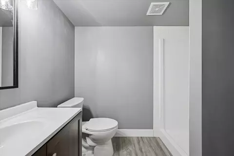 Bath - 1817 7th Ave, Belle Fourche, SD 57717 photo 2 of 4