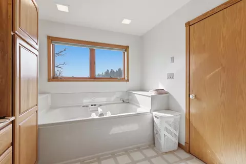 Bath - 24492 Oak Meadows Ct, Keystone, SD 57751 photo 2 of 4