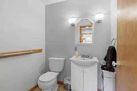Bath - 24492 Oak Meadows Ct, Keystone, SD 57751 photo 3 of 4