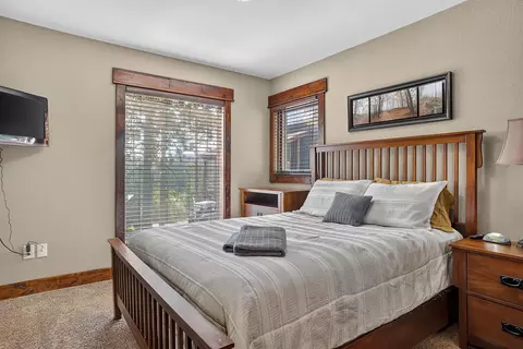 Bedroom - 21183 Gilded Mountain Loop, Lead, SD 57754 photo 6 of 8