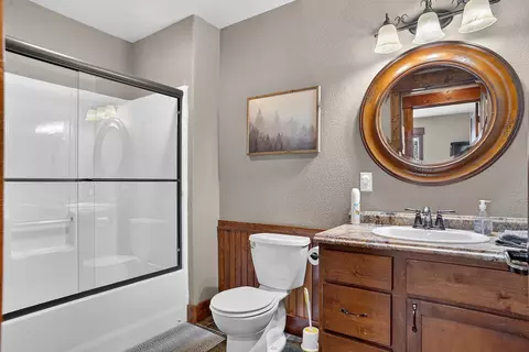 Bath - 21183 Gilded Mountain Loop, Lead, SD 57754 photo 3 of 3