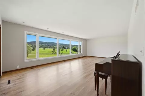 Living - 219 Lariat Dr, Spearfish, SD 57783 photo 2 of 5