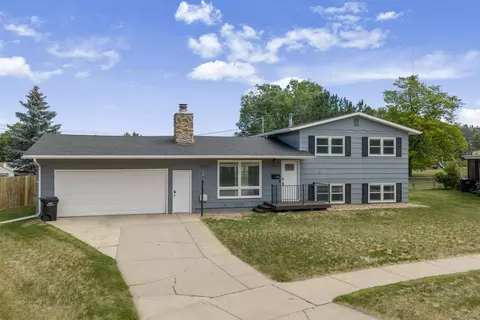 2206 Lockwood Dr, Rapid City, SD 57702