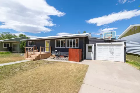 1004 E St, Edgemont, SD 57735