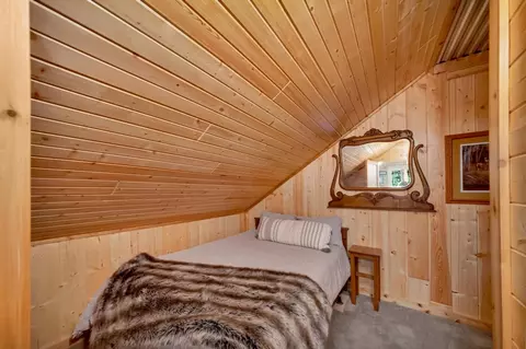 Bedroom - 25361 S Lightning Creek Rd, Custer, SD 57730 photo 2 of 3