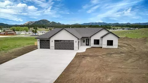 229 Stone Hl, Custer, SD 57730