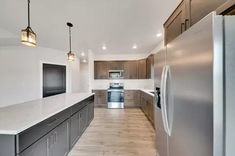 Kitchen - 229 Stone Hl, Custer, SD 57730 photo 3 of 3
