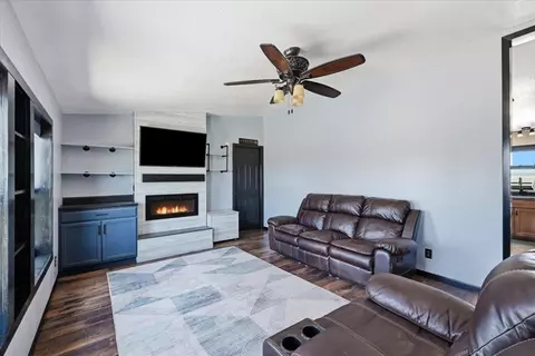 Living - 19131 Sandstone Rd, Belle Fourche, SD 57717 photo 2 of 2