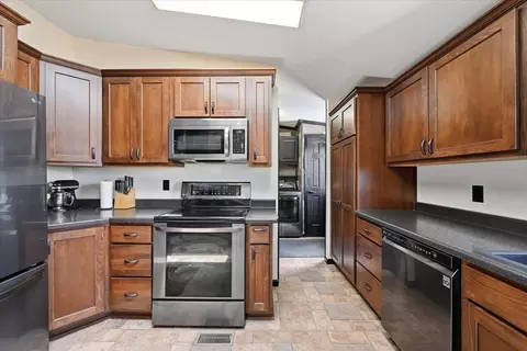 Kitchen - 19131 Sandstone Rd, Belle Fourche, SD 57717 photo 2 of 4