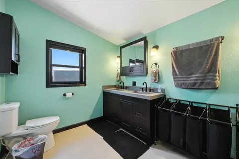 Bath - 19131 Sandstone Rd, Belle Fourche, SD 57717 photo 1 of 4