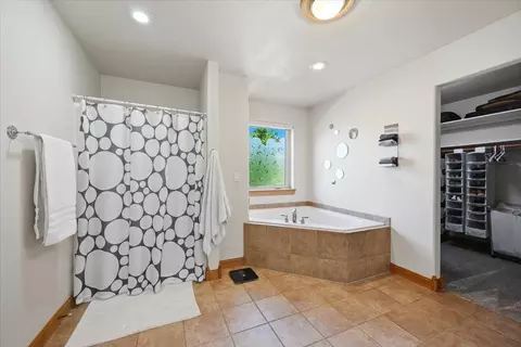 Bath - 1904 Cowboy Ln, Spearfish, SD 57783 photo 2 of 6