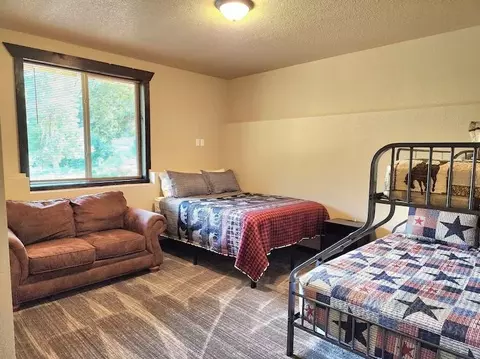 Bedroom - 10548 Higgins Ln, Spearfish, SD 57783 photo 4 of 5