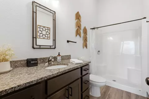 Bath - 20820 Bellefish Rd, Lead, SD 57754 photo 2 of 2