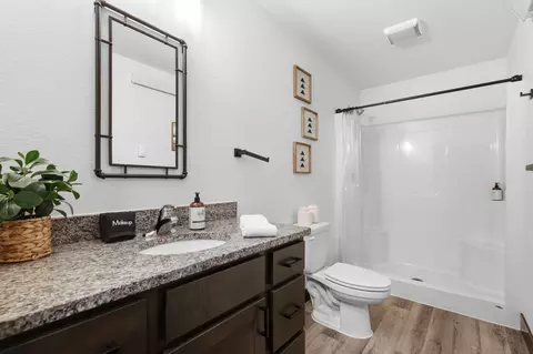 Bath - 20820 Bellefish Rd, Lead, SD 57754 photo 1 of 2