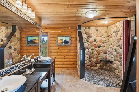 Bath - 20151 Saddle Ct, Whitewood, SD 57793 photo 2 of 6