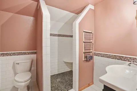 Bath - 20151 Saddle Ct, Whitewood, SD 57793 photo 4 of 6