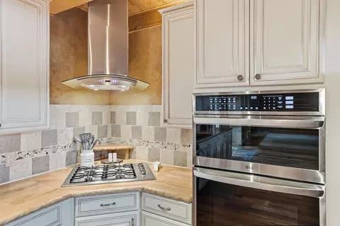 Kitchen - 20151 Saddle Ct, Whitewood, SD 57793 photo 4 of 6
