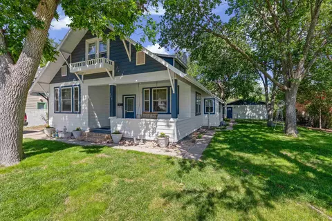 309 S 14th St, Hot Springs, SD 57747